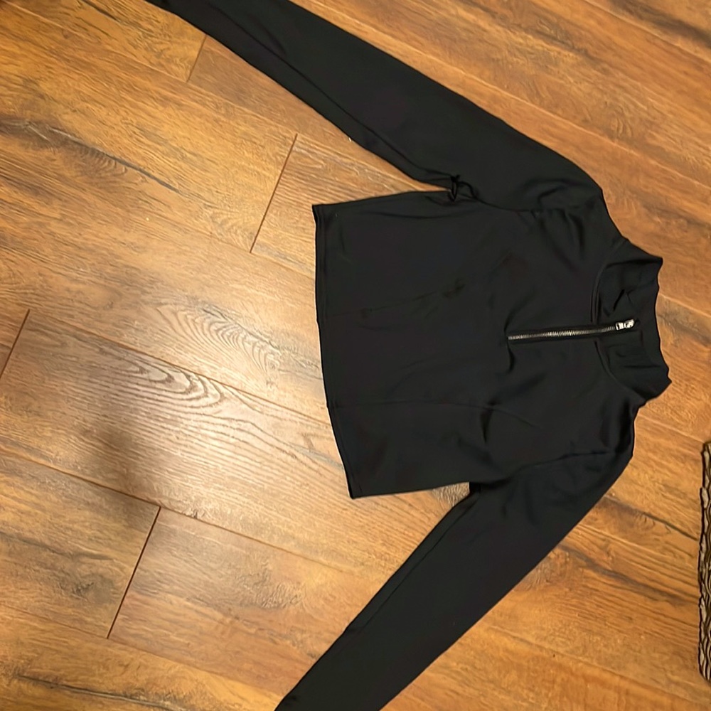 Gilly hicks, long sleeve, cropped, black, Size M